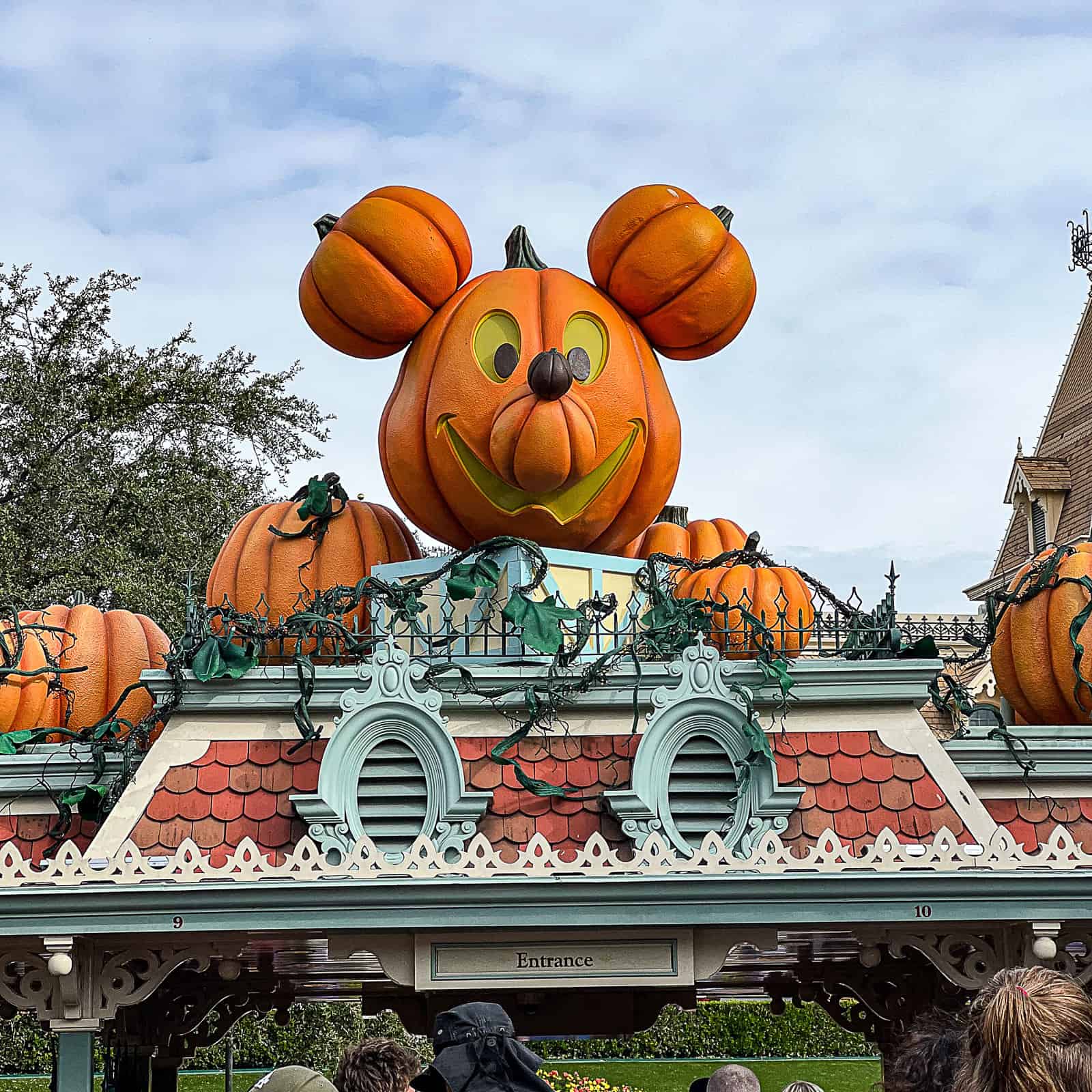 Disney Guide To Mickeys Not-So-Scary Halloween Party