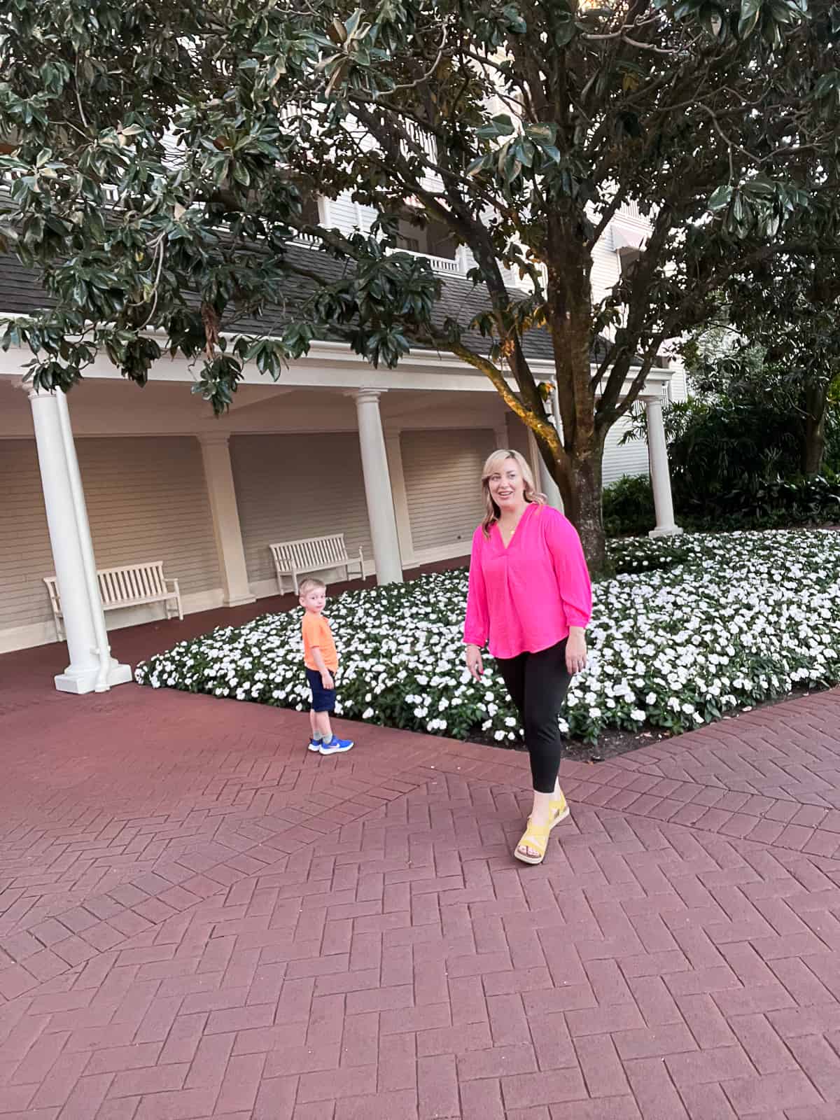 Disney Blogger Jenna Passaro at Yacht Club Resort in Disney World demonstrating a casual dinner outfit for dining