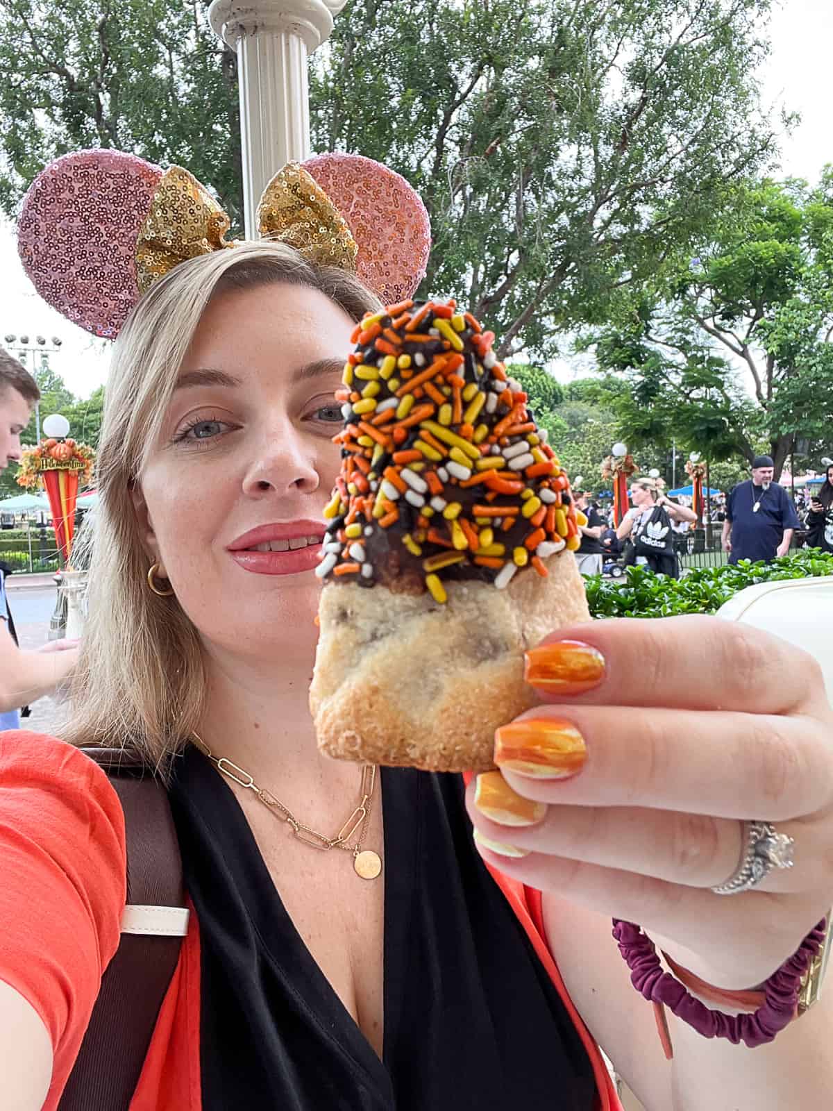 Disney Food Blogger Jenna Passaro with dessert from the start of Halloween season at Disneyland 