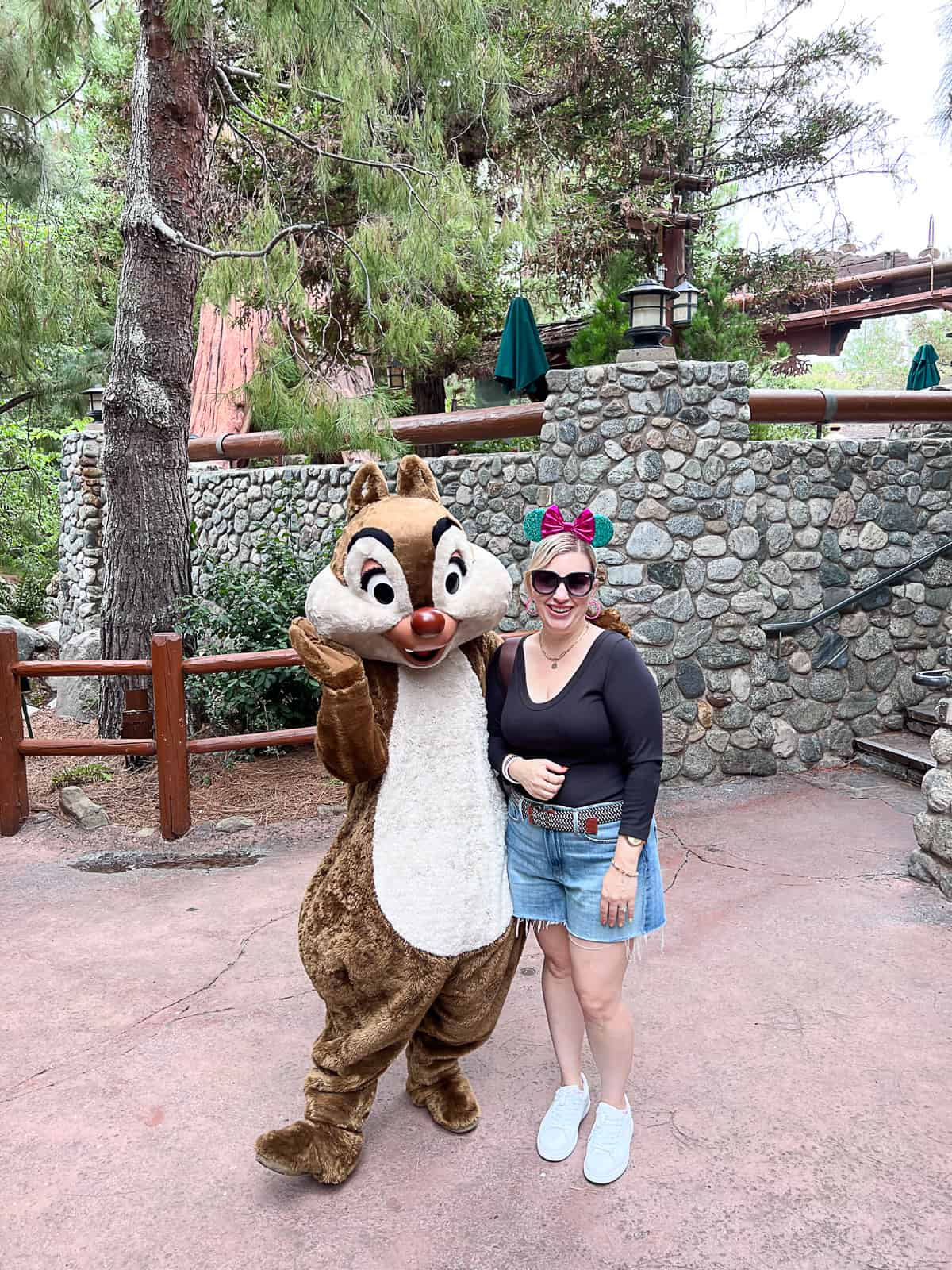 Disneyland Fashion Blogger Jenna Passaro wearing a casual womens style to the park with Dale chipmunk character