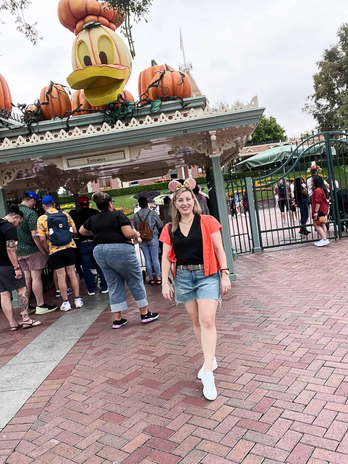 Jenna Passaro Disneyland Food Blogger outside entrance to Disneyland Park for one day itinerary example